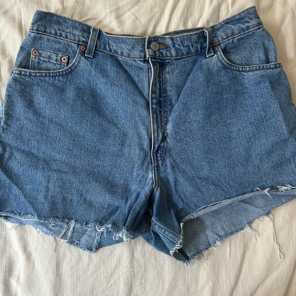 Vintage Levi’s 550 Mid-Thigh Shorts